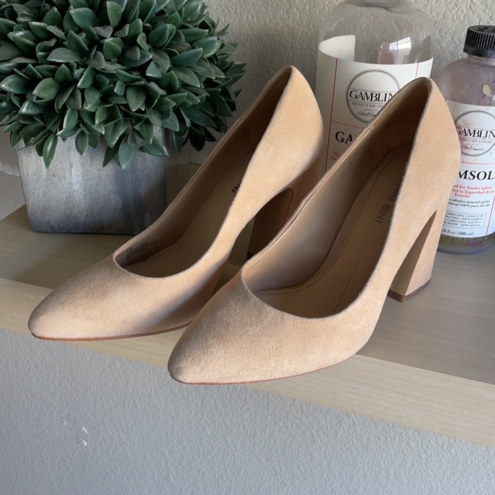 Suede Nude Gianni Bini Pumps